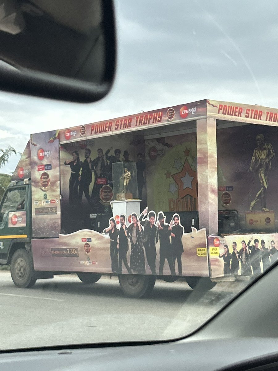 YRS2tweets's tweet photo. Spotted #PowerStarTrophy Of DKD
In Tumkur Highway
#DrPuneethRajkumar ❤️ https://t.co/LJVHU5gbqw