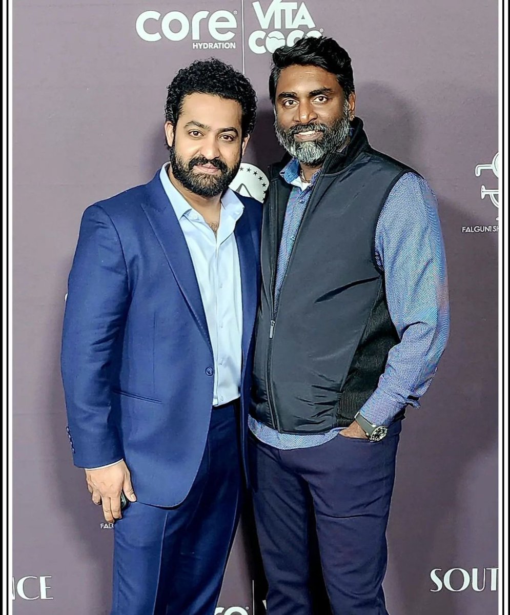karthiksai9999's tweet photo. Wishing one of the best TFI Ace cinematographer @DOPSenthilKumar sir a very very happy birthday ❤️
Lensman Of Magnum Opuses 🔥
Wishes from our #ManOfMassesNTR @tarak9999
anna fans
#HappyBirthdaySenthilKumar #HBDSenthilKumar https://t.co/YOHohnaLo8