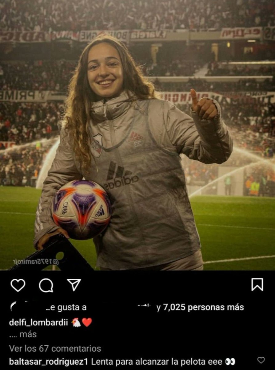 _crisenberg_'s tweet photo. un jugador de racing le fue a reclamar a delfi que ayer tardó mucho en alcanzar la pelota🤏 https://t.co/aHS5qfxkTd