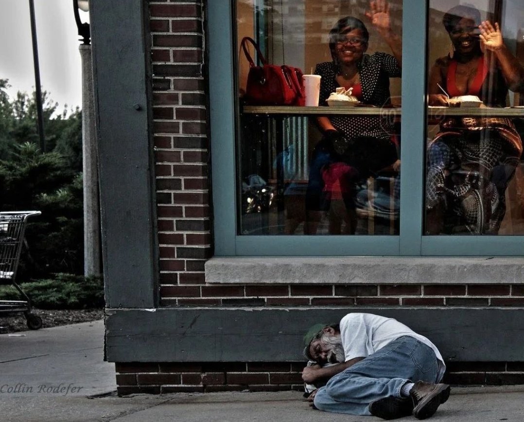 “La Sociología es en plenitud una ciencia difícil. Al contrario de las ciencias consideradas puras, ella es por excelencia la ciencia que se sospecha de no serlo. Hay para ello una buena razón: produce miedo. Porque levanta el velo de cosas ocultas, incluso reprimidas”
-Bourdieu.