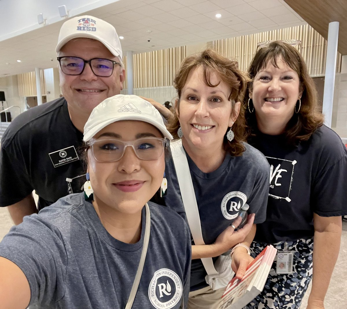ViriG1004's tweet photo. I love the days when I get to help support our families in RISD! π
Love it even more when I get to do it with awesome people!!
#backpackbash
#formerbosses
#lovethisteam https://t.co/g5bm3yqTmE