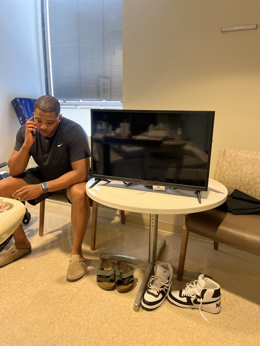 DeeqBeKnowing's tweet photo. Bro got me Fight night Ready 💪🏽🤞🏽 #ButChuKnewDat https://t.co/L5EmyXjcxF