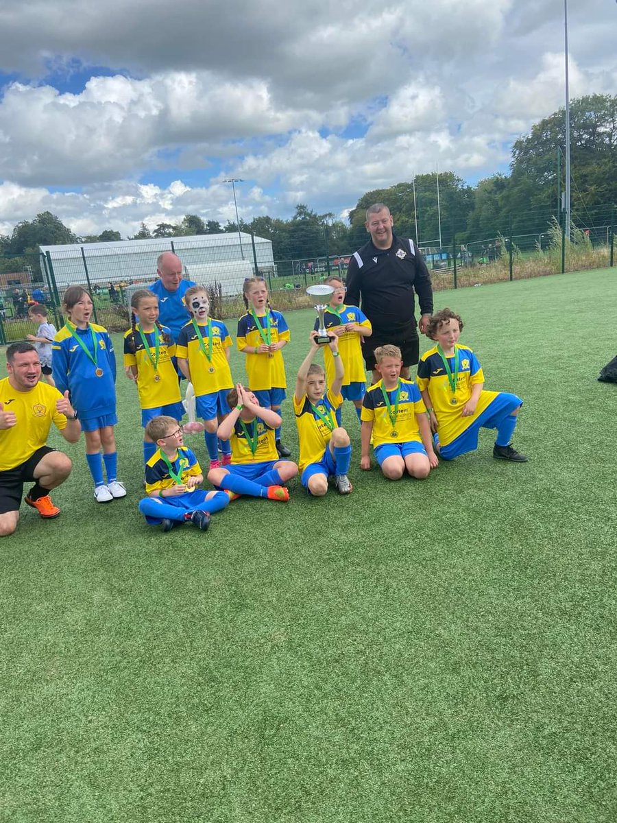 InclusionBucks's tweet photo. 130 Bucks
300 miles
A million smiles
And 3 trophies . Well done to ALL our players at the @GlentoranIFC cup today. What an amazing experience for all involved. #UTIB 💛💙@stevemorganfdn @sported_UK @EMRmetal @c_renewables @unisontheunion 👏👏👏👏 https://t.co/LW1qqdnNE2