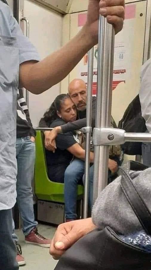 clubdoscorno's tweet photo. Eu: Que nojento gente apaixonada.

Eu quando me apaixono: https://t.co/otX4HjGXF3