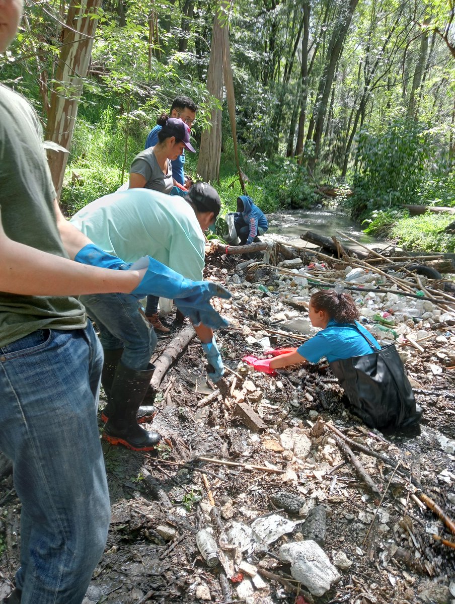 LAURABARRANCO's tweet photo. En la 88va
#EnchuladaDelRíoChico en el #ParqueNacionalLosRemedios MUCHA BASURA en esta ocasión. Por favor, dejen de consumir UNICEL, no tienen idea cuánto daño hace. Un maldito veneno para el medio ambiente. Como siempre @GN_MEXICO_ y los guerreros de #Ditsa al pie del cañón https://t.co/YvJ1j7hwpM