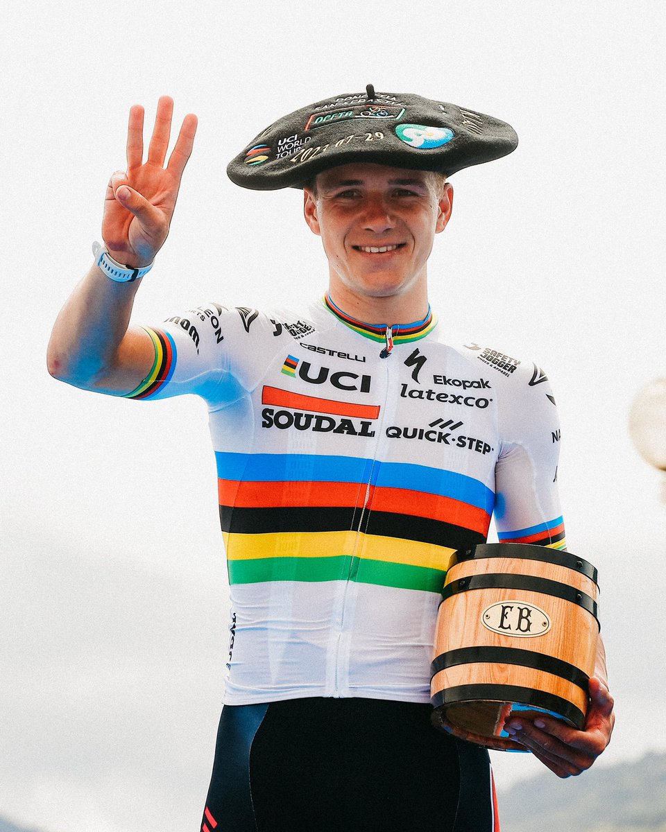EvenepoelRemco's tweet photo. Bat, bi eta hiru🏆💙💚

Winning the Clásica San Sebastián for the 3rd time in 4 editions makes me feel incredibly proud, I love this race, I love this place, I love the fans🙏🏻🌈

Thanks to the entire team for the great work today, it feels amazing to finish off great teamwork🐺🔥 https://t.co/J7YxrxhBjd