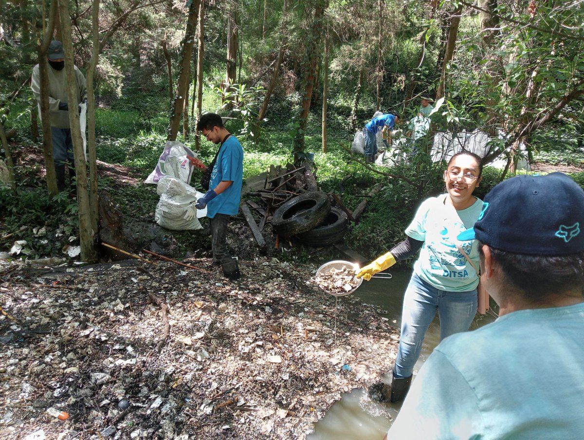 LAURABARRANCO's tweet photo. En la 88va
#EnchuladaDelRíoChico en el #ParqueNacionalLosRemedios MUCHA BASURA en esta ocasión. Por favor, dejen de consumir UNICEL, no tienen idea cuánto daño hace. Un maldito veneno para el medio ambiente. Como siempre @GN_MEXICO_ y los guerreros de #Ditsa al pie del cañón https://t.co/YvJ1j7hwpM