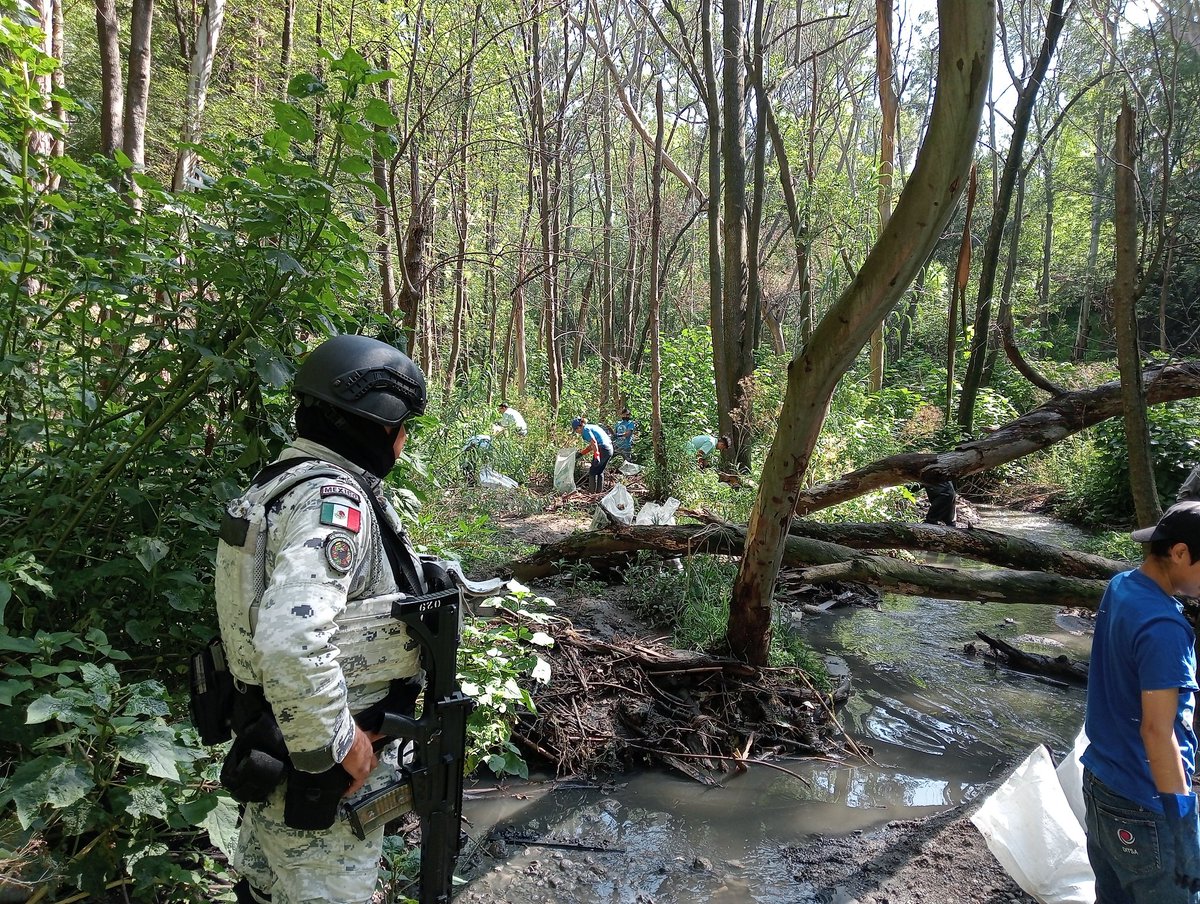 LAURABARRANCO's tweet photo. En la 88va
#EnchuladaDelRíoChico en el #ParqueNacionalLosRemedios MUCHA BASURA en esta ocasión. Por favor, dejen de consumir UNICEL, no tienen idea cuánto daño hace. Un maldito veneno para el medio ambiente. Como siempre @GN_MEXICO_ y los guerreros de #Ditsa al pie del cañón https://t.co/YvJ1j7hwpM