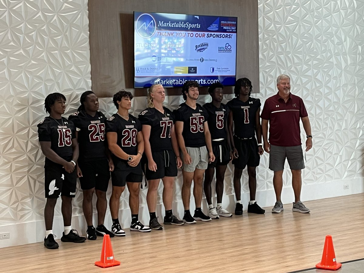 JoshTobiWilson's tweet photo. Media day with the bros #CommitToTheFlag #NavarreRaiders #JuniorYearLoading @NHSRaidersFB @Terenc306 @TYRELLMARSHALL6 @ConnorMathews18 @CharlieCottrel5 @WillPayton55 https://t.co/265Fx7QlQC