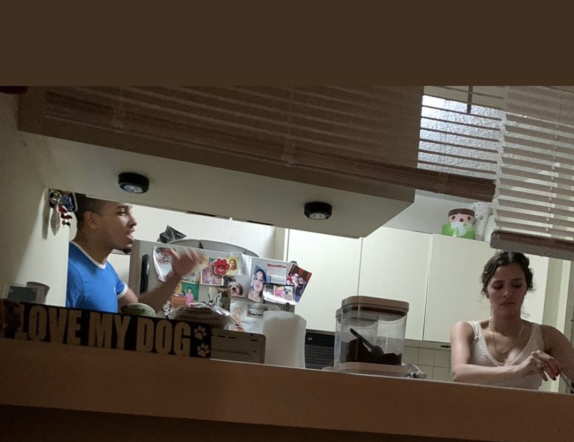 Esta foto de #keishlamadlene y #felixverdejo que subio Bereliz, la veo y todavia no comprendo y aun me parece increible lo que vimos en ese tribunal