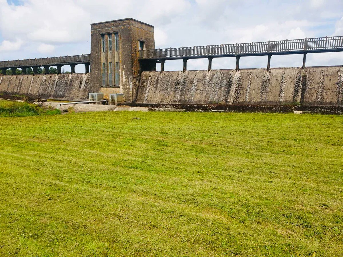 mancoedvm's tweet image. How beautiful does Llyn Cefni Dam in Anglesey look after our grounds maintenance team has been to give the area a good grass cut, clean and weed clearance? 🫶 #groundsmaintenance #siteclearance #groundsmaintenancenearme #groundsmaintenancrservices #groundsmaintenancecontract