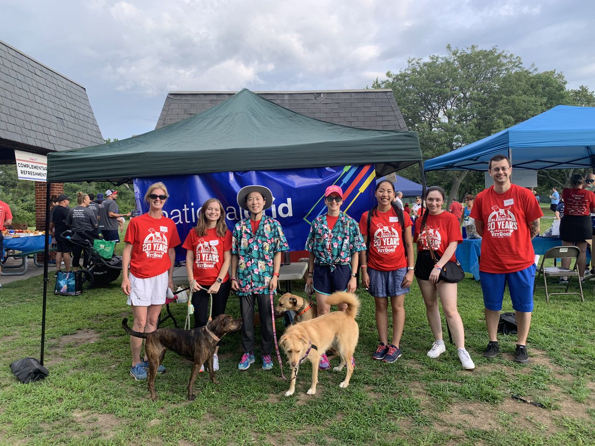 wendyladd1com's tweet photo. Who let the DOGS out?!! Beautiful morning for the #VetDogs 5k run! It was great to see so many veterans accompanied by their Vetdogs. @nationalgridNY was a sponsor, #proud board member! #20thAnniversay https://t.co/CJebfmiTYe