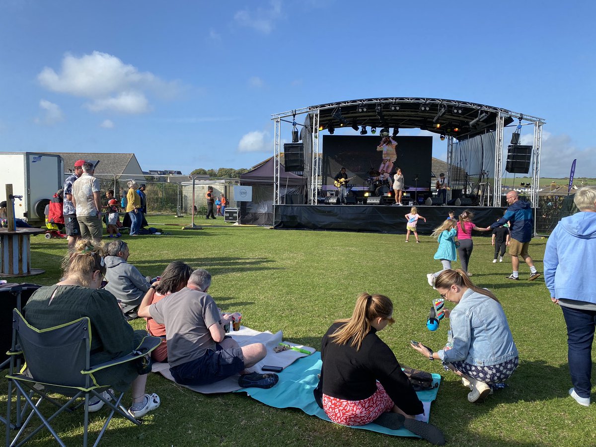 CarregW's tweet photo. ❤️@Edgefestsolva 🕺💃#EdgeFestival https://t.co/wnQ7oPiQmV