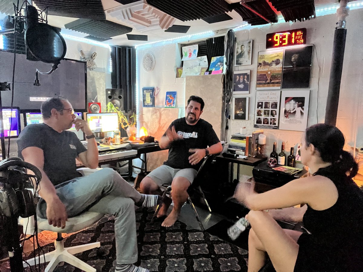 IamAntRodriguez's tweet image. What happens after the Dub session? We enjoy some cuts from the ebenezerthetraveler movie. Oh, and awesome convo too! #filmscoring #voicedubbing #musicforfilm #musictopicture #musiccomposer #filmdirector #actress #valentivisionfilms #production #musicproduction #filmproduction