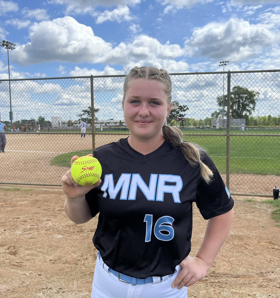 MNRoyals's tweet photo. ANOTHER dinger for Bri Ness, MN Royals 16U, yesterday at NAFA Northern Nationals.  We continue bracket play in the platinum bracket today at 1:00. 🥎💙💎 #MNR #GORoyals @IHartFastpitch @SoftballPros @ExtraInningSB https://t.co/LUyNfjtMjL