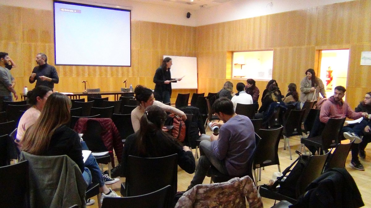 benroberto's tweet photo. También el jueves estuvimos haciendo juntos matemática en el tradicional Club de Problemas de la #EMASUNGS, con @CesarattoEda, @dardev17, Agustín Miranda y también Gastón Bidart (que está en todas partes :-) ) https://t.co/dogBxlFRDZ