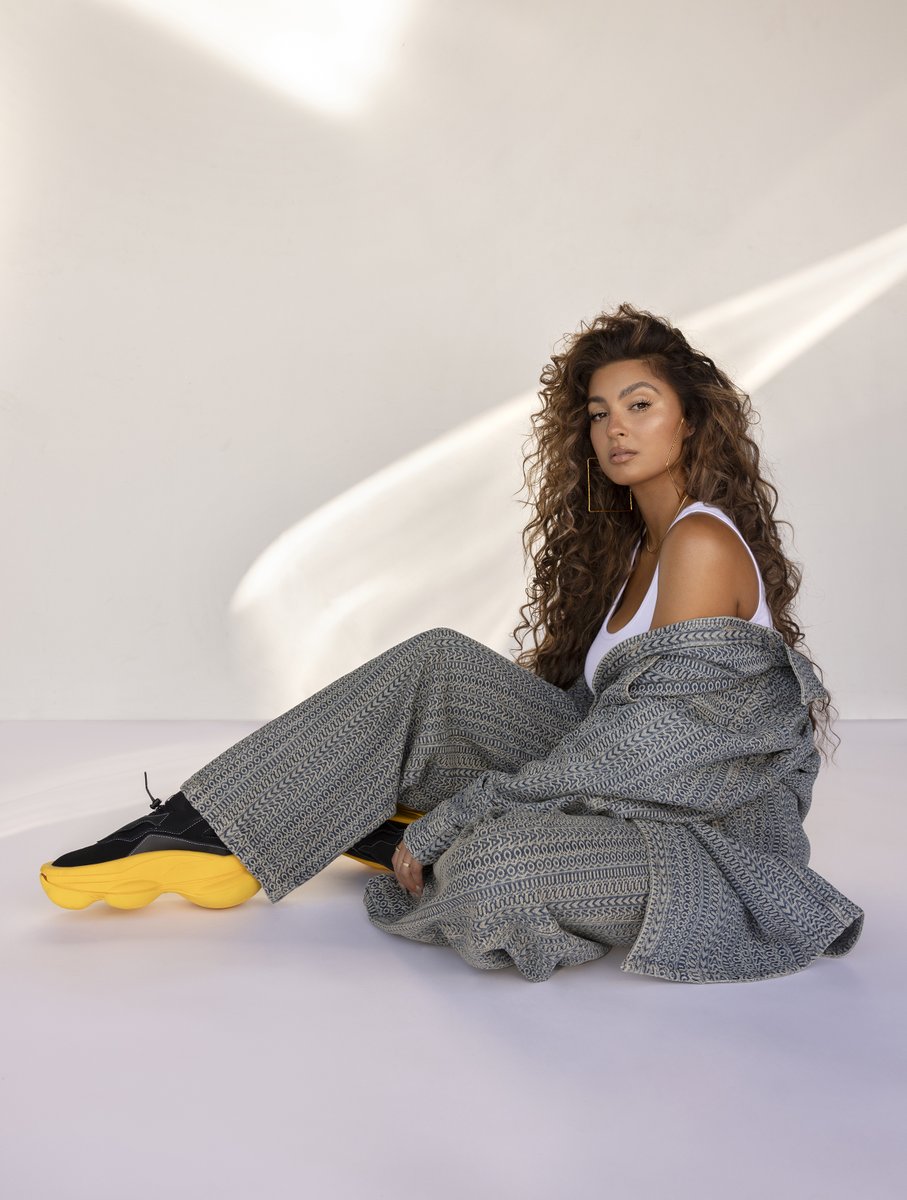 .<a href="/torikelly/">tori kelly</a> brings the vibes with her new self-titled album, 'tori' 💛

Get a behind-the-scenes look by listening to her Takeover on Pop Space: pandora.app.link/MY27BP7kOBb