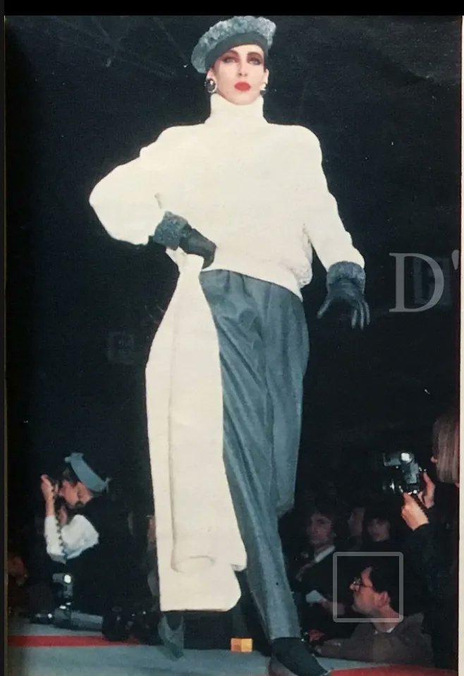 ClarissaBurt's tweet photo. On the Doir runway circa 1986 in Paris 
#runway #catwalk #highfashionmodel #clarissaburt #iconic #80smodels #90smodels #model #supermodels #supermodelstatus https://t.co/G6r05FOp2Y