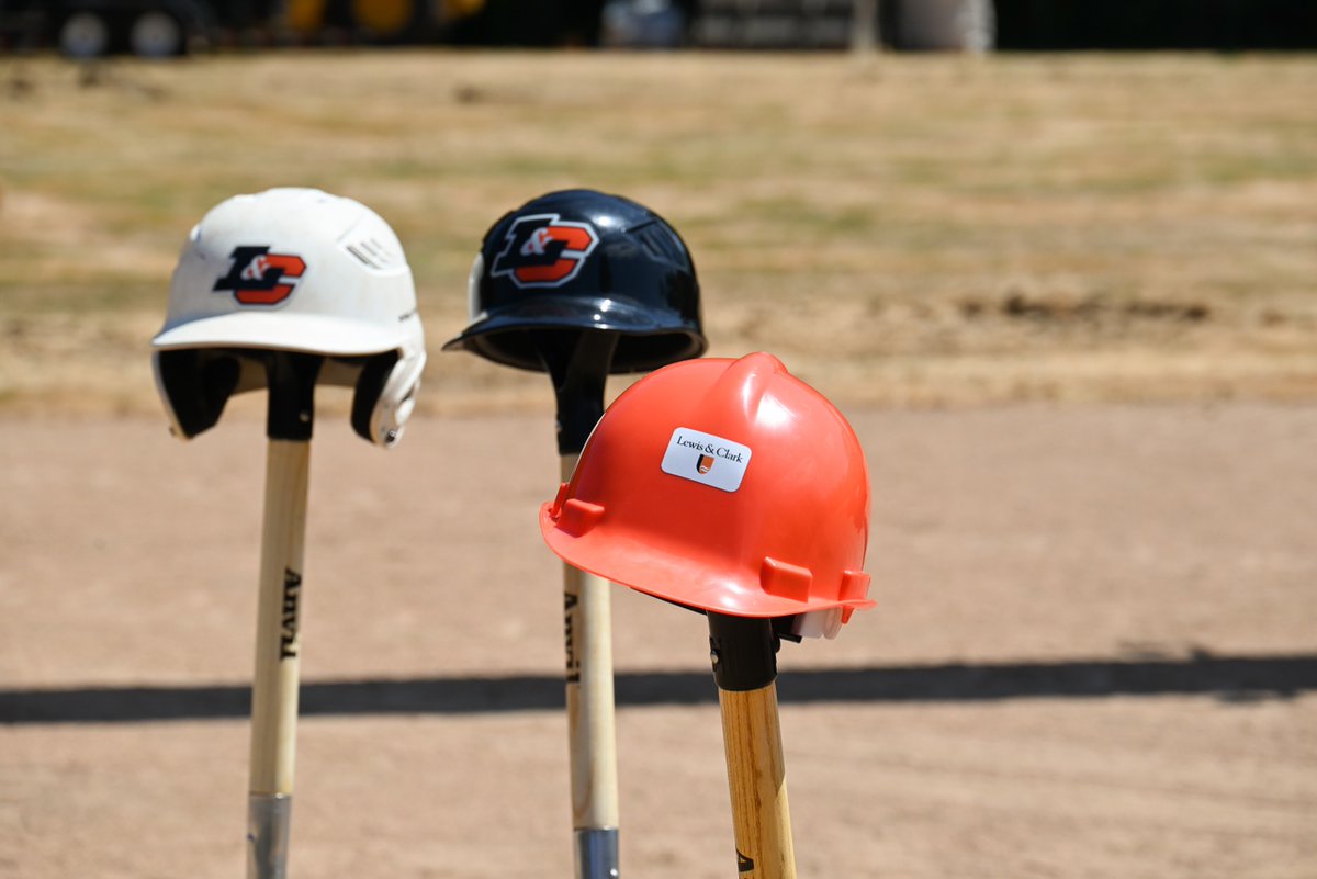 Lewis & Clark College tweet media