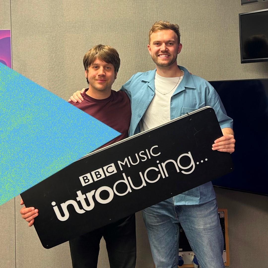Jericho Keys (@jerichokeys) on Twitter photo Scarborough to York via Beijing๐๏ธโช๐จ๐ณ
Delighted that we finally have <a href="/NeptuneAxis/">Axis Neptune</a> in the studio to play us some tunes!!!!
Tunes comin' at cha from <a href="/youveeband/">YouVee</a> <a href="/feensband/">THE FEENS</a> <a href="/_thewhiteroses/">The White Roses</a> @JoshuaBurnell0 <a href="/tatonicmusic/">Tatonic</a> <a href="/CourtneyHadwin/">Courtney Hadwin</a> + MORE
๐ป bbc.co.uk/programmes/p0fโฆ Scarborough to York via Beijing๐๏ธโช๐จ๐ณ
Delighted that we finally have <a href="/NeptuneAxis/">Axis Neptune</a> in the studio to play us some tunes!!!!
Tunes comin' at cha from <a href="/youveeband/">YouVee</a> <a href="/feensband/">THE FEENS</a> <a href="/_thewhiteroses/">The White Roses</a> @JoshuaBurnell0 <a href="/tatonicmusic/">Tatonic</a> <a href="/CourtneyHadwin/">Courtney Hadwin</a> + MORE
๐ป bbc.co.uk/programmes/p0fโฆ
