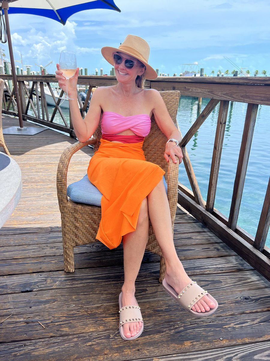 DanielaSwaebe's tweet photo. It’s Better in the #Bahamas #ootd   @maisonvalentino @micas @celine @omega @jcrew https://t.co/jvGfAMJZRu