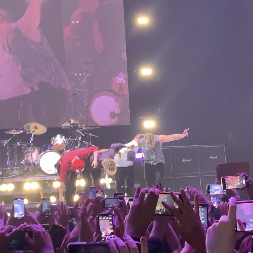swt5sos's tweet photo. miss you guys hope to see you soon🤍
@5SOS https://t.co/UkhLrK1Q72