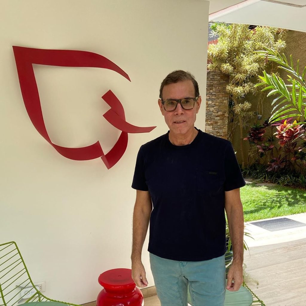 noticierofake's tweet photo. Prócer de nuestro país a toda prueba. Caballero a carta cabal con una reputación completamente intachable. ¿De quien se trata?. Saludos. https://t.co/2HRUXTt7aE
