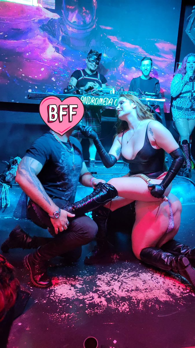 Podolatria comeu solto  no palco ontem hahaha🥰🥰