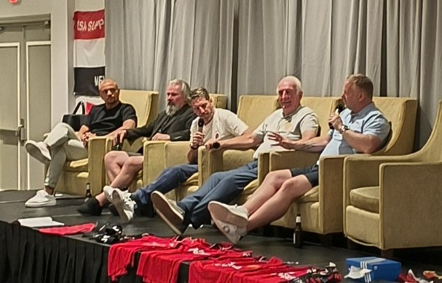 _Rob_B's tweet photo. Fantastic first night at #UNITEDCON in Las Vegas ahead of #MUFC v BVB. Great to see @AndyMitten, our club legends & tons of fantastic United supporters from across the 🌍 at @PlazaLasVegas. Looking forward to a busy weekend of football & filming #ThePromisedLand on #MUTOUR23 🎥🎙️ https://t.co/M3I6TZgdDu