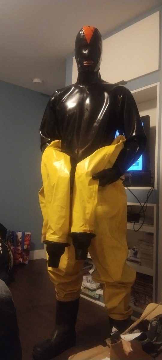SuperRubber64's tweet photo. You shan't miss being a good rubber drone on the weekend 🪄🖤 https://t.co/pLhuTR9xUs