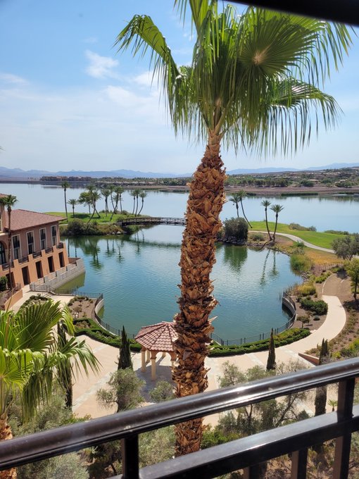 My view for the weekend 😍  He spoils me and I deliver ass on a platter 😈 https://t.co/Gne81RhYu2