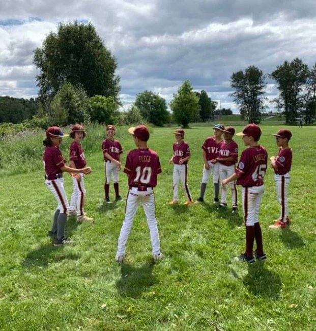 OWLLD2's tweet photo. Some pictures from today at minor provincials, where the Twins started with a win, defeating the Kingston Colts 10-5!
#OWLL #OWLLTwins #Ottawa #Baseball #LittleLeague https://t.co/5dMjqfyGlw