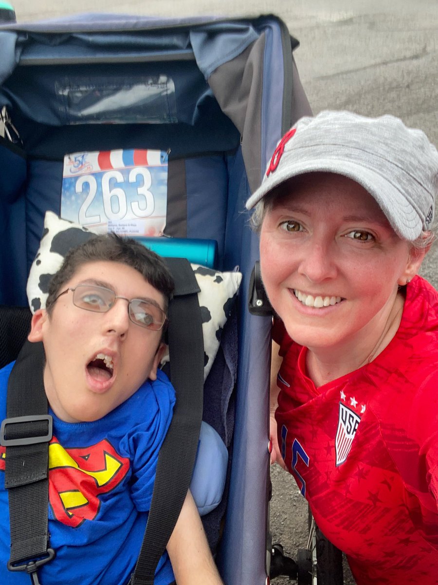 bwbelle13421's tweet photo. Honor America Days 5K…96% humidity was brutal…free hot dog after was amazing! #5Kfamily #RhysStrong #5kfamily #MotherRunner https://t.co/m06mvNXauC