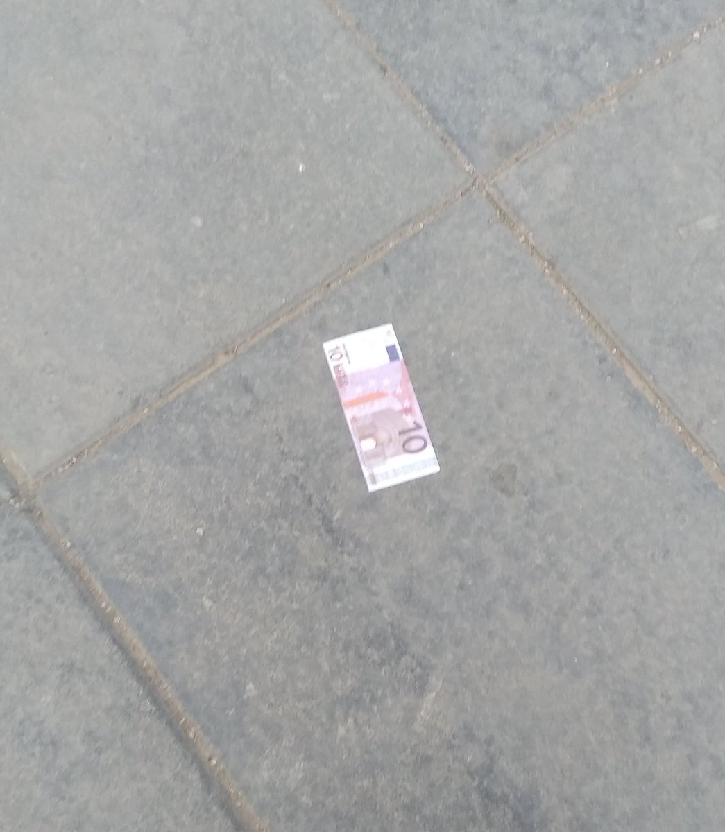 Yolda 300 tl bulduk az önce