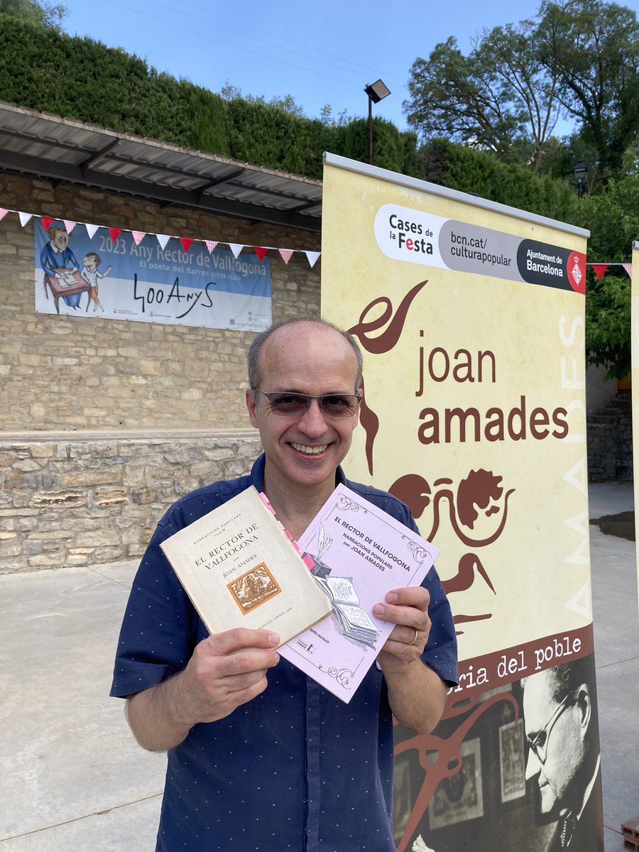 AnyRector's tweet photo. 📖 @toniseres , curador de la nova edició de l’anecdotari del Rector, amb la seva edició i la de 1938. @amades_acja @CalendariErmita https://t.co/aPh5rYvuIW
