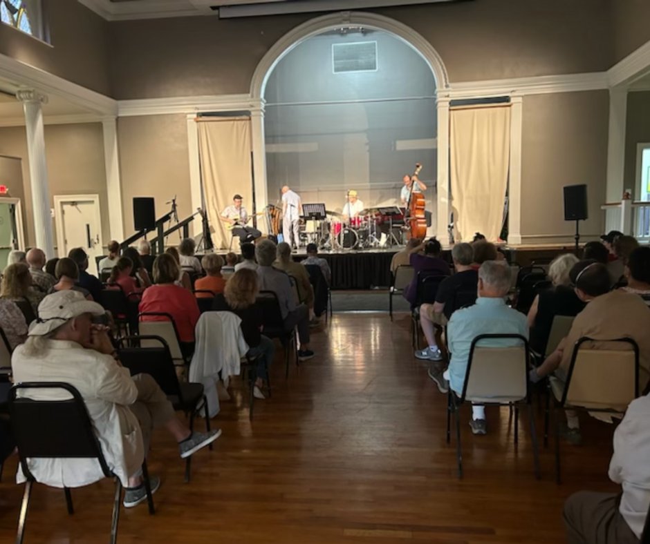 hopperhouse's tweet photo. Thank you #BenandFrankPerowskyQuartet with #NateRadley & #DrewGress who put on a great concert Thurs when rain moved us indoors. Thanks to @NyackCenter for hosting us and @GrapeDvine for donating wine! Next Thurs 7/27 is Jacob's Ladder w/Freddi Jacobs. https://t.co/WPuyfBVhBP https://t.co/UCcfP0U9XS