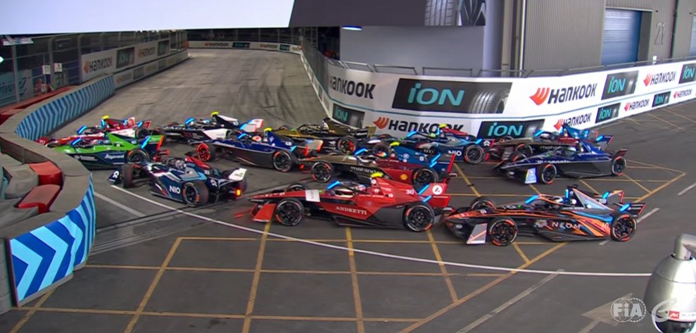 MattP1Gallagher's tweet photo. This Formula E race is absolutely nuts 😂 https://t.co/5Dn3oSVNFG
