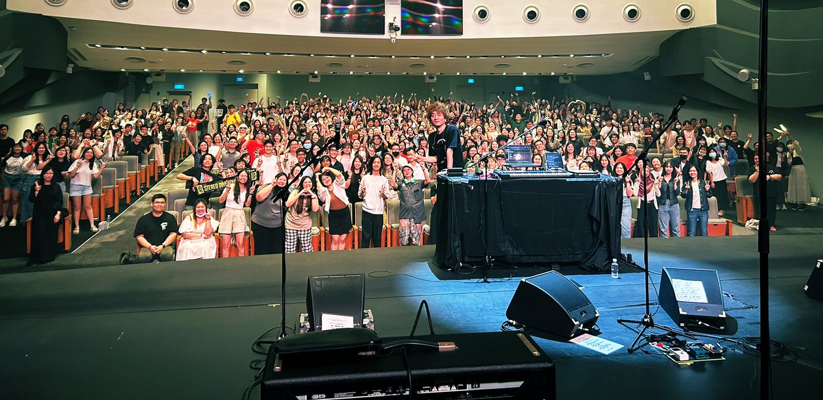 RON_SDF's tweet image. Thank you to everyone who came to see me in Singapore!
How was the show tonight?
I had a great time with you guys!
I wanna come back again!