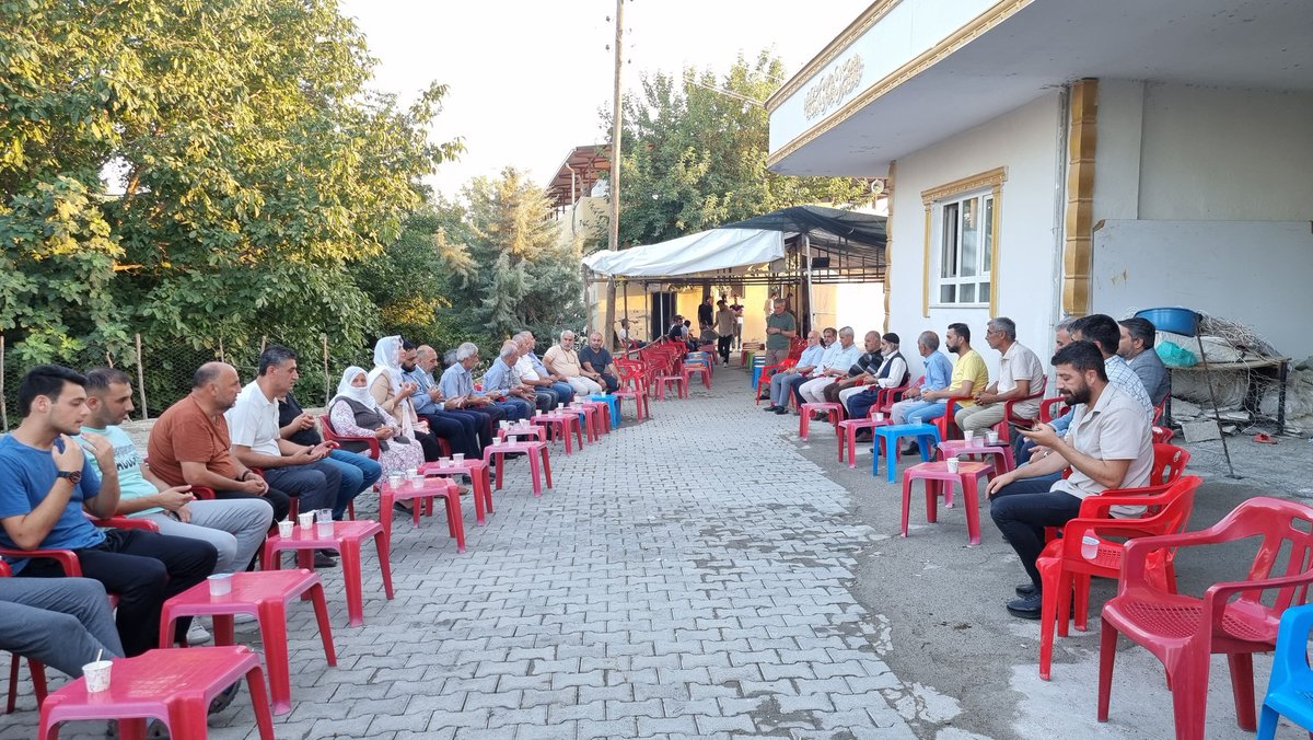 Kepoluasuna's tweet photo. 📍SİLVAN
📌Yenidoğan Mahallesinde #Karaalp ailesine;
📌Cami Mahallesinde #Kızılay ailesine;
📌Kale Mahallesinde #Manaz ailesine taziye ziyaretinde bulunduk.
Vefat eden hemşehrilerimize Cenab-ı Allah’tan rahmet, ailelerine başsağlığı ve sabır diliyorum.
Rabbim mekanlarını cennet eylesin.🤲
