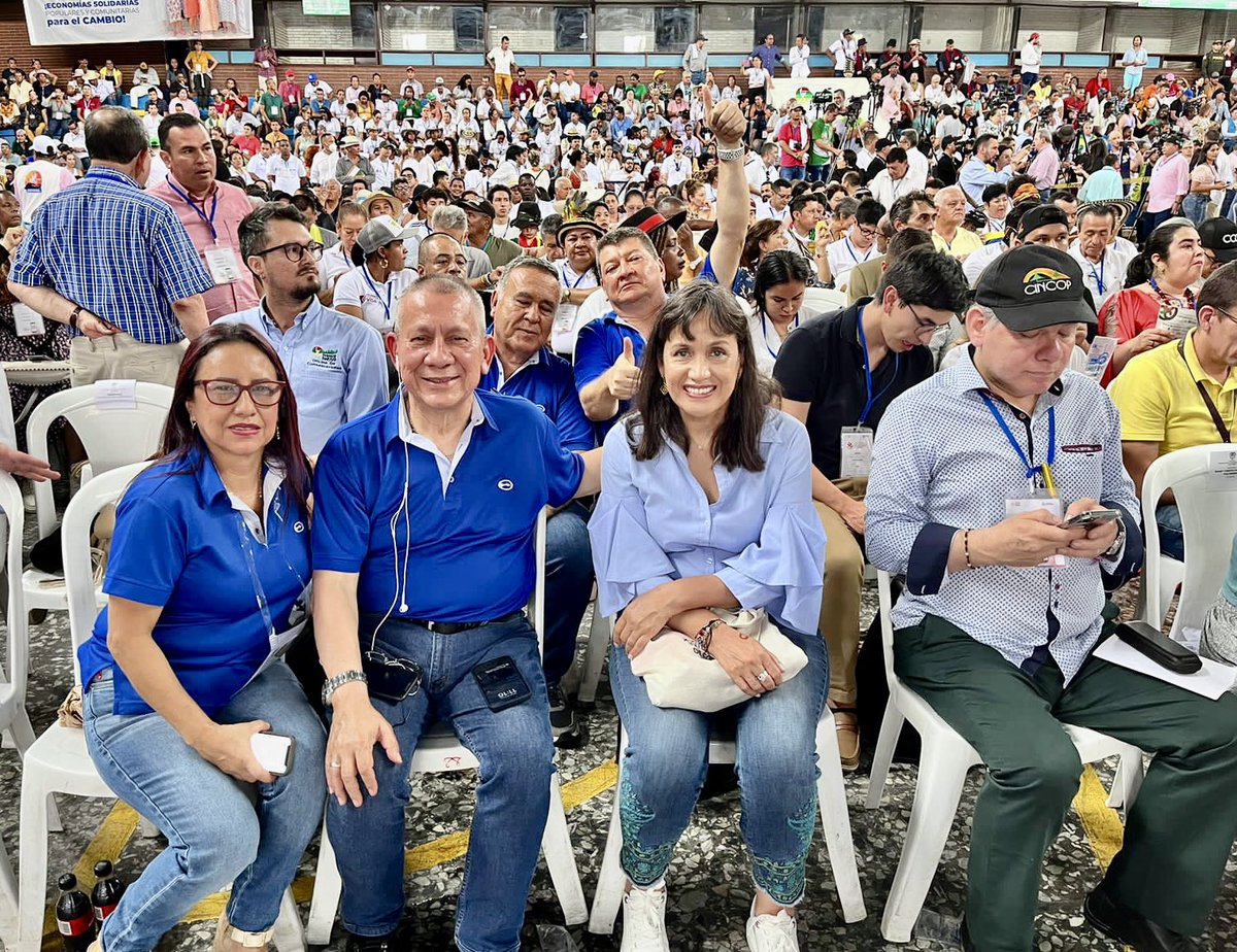 armandocuellara's tweet photo. Gran evento del Cooperativismo Nacional en el marco del Encuentro de Economías Solidarias, Populares y Comunitarias para el Cambio, en Neiva, junto a nuestro Presidente #GustavoPetro, Gobernador Huila Dr Luis Enrique Dussán y #asocooph 🇨🇴 #GustavoPetro #Coomotor #unidadsolidaria https://t.co/ExTkI8C3HG