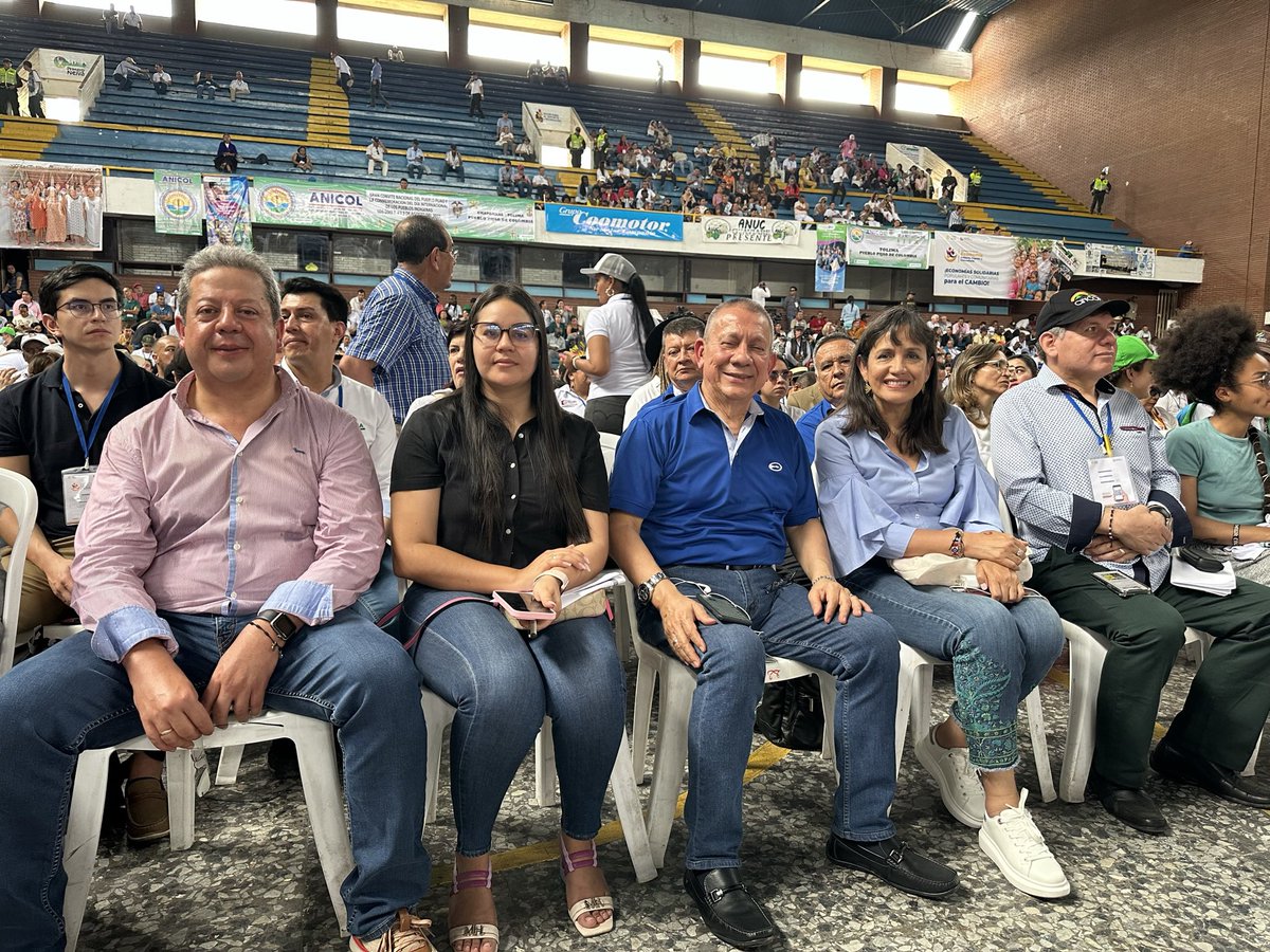armandocuellara's tweet photo. Gran evento del Cooperativismo Nacional en el marco del Encuentro de Economías Solidarias, Populares y Comunitarias para el Cambio, en Neiva, junto a nuestro Presidente #GustavoPetro, Gobernador Huila Dr Luis Enrique Dussán y #asocooph 🇨🇴 #GustavoPetro #Coomotor #unidadsolidaria https://t.co/ExTkI8C3HG