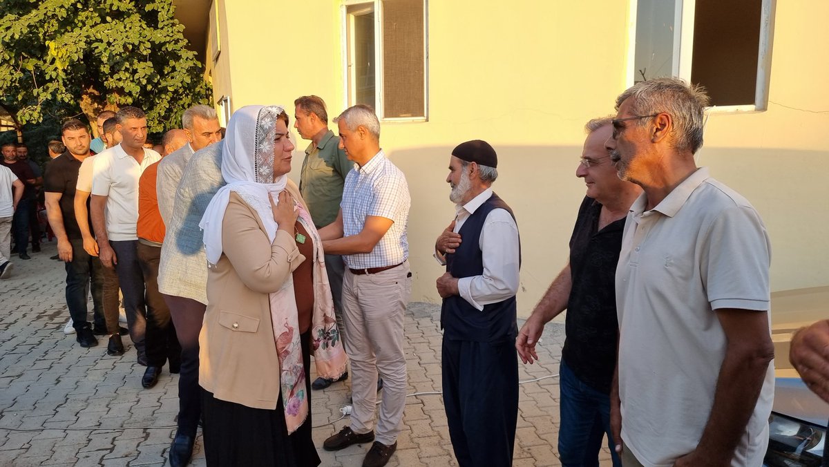 Kepoluasuna's tweet photo. 📍SİLVAN
📌Yenidoğan Mahallesinde #Karaalp ailesine;
📌Cami Mahallesinde #Kızılay ailesine;
📌Kale Mahallesinde #Manaz ailesine taziye ziyaretinde bulunduk.
Vefat eden hemşehrilerimize Cenab-ı Allah’tan rahmet, ailelerine başsağlığı ve sabır diliyorum.
Rabbim mekanlarını cennet eylesin.🤲