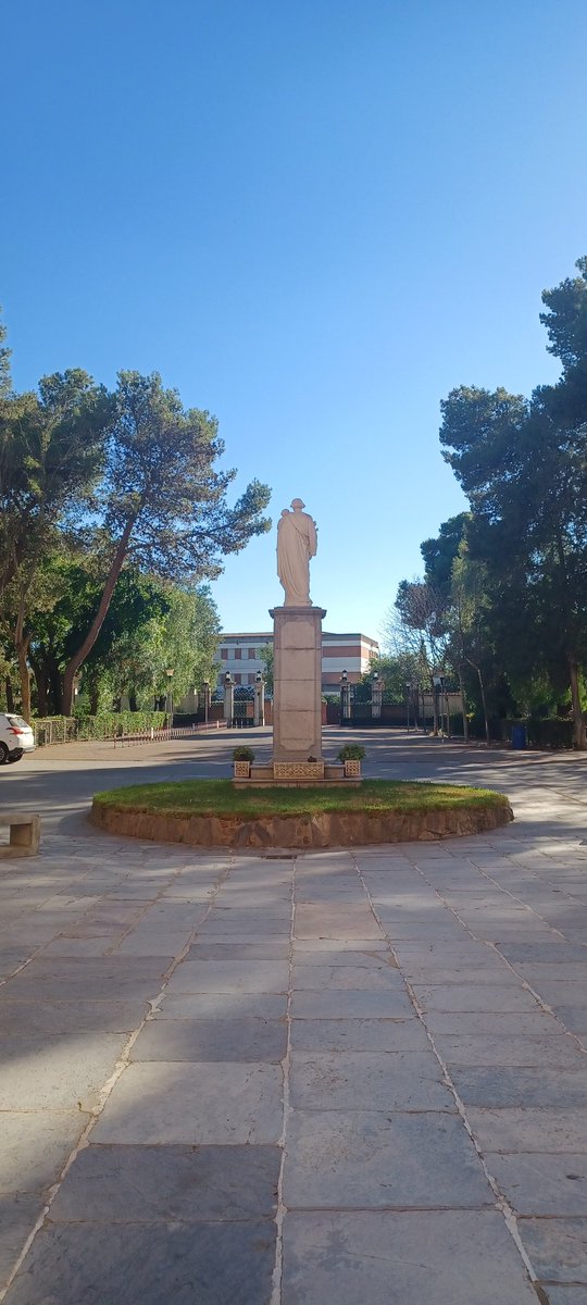 Puertas abiertas del <a href="/CSJVillafranca/">Colegio San José Villafranca</a> para los más de 500 peregrinos de #JMJeducsi2023