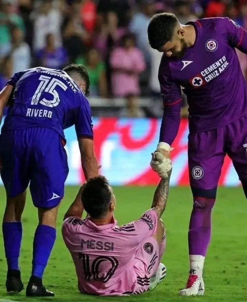 Mira Camero 🗣 : "La différence entre Messi et Ronaldo, c'est que Messi ne sait pas qu'il est Messi alors que Ronaldo pense qu'il est Messi" 👀