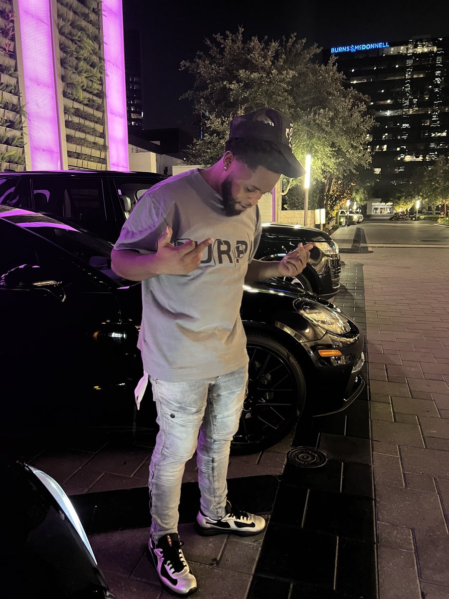 __GodsMiracle's tweet image. Charged to the max 🔋🥂#Chapter26