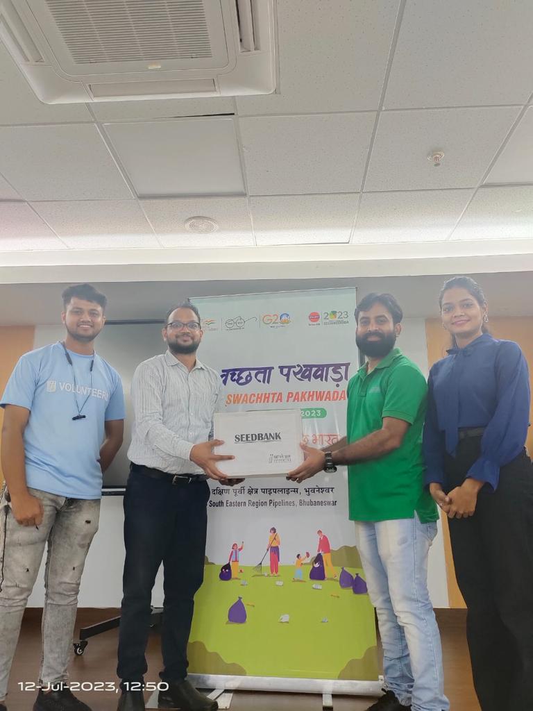 SATTVIC_SOUL's tweet photo. 1/2) Seed Ball Workshop with @iocl_serpl, Bhubaneswar 

We @SATTVIC_SOUL have participated in Seed Ball Workshop where we trained how to make seed balls &amp; the significance of how it helps the environment in long run. 

Let's step towards green nature. 💚

@BBSRBuzz  @ForestDeptt https://t.co/gSZY7FUx4O