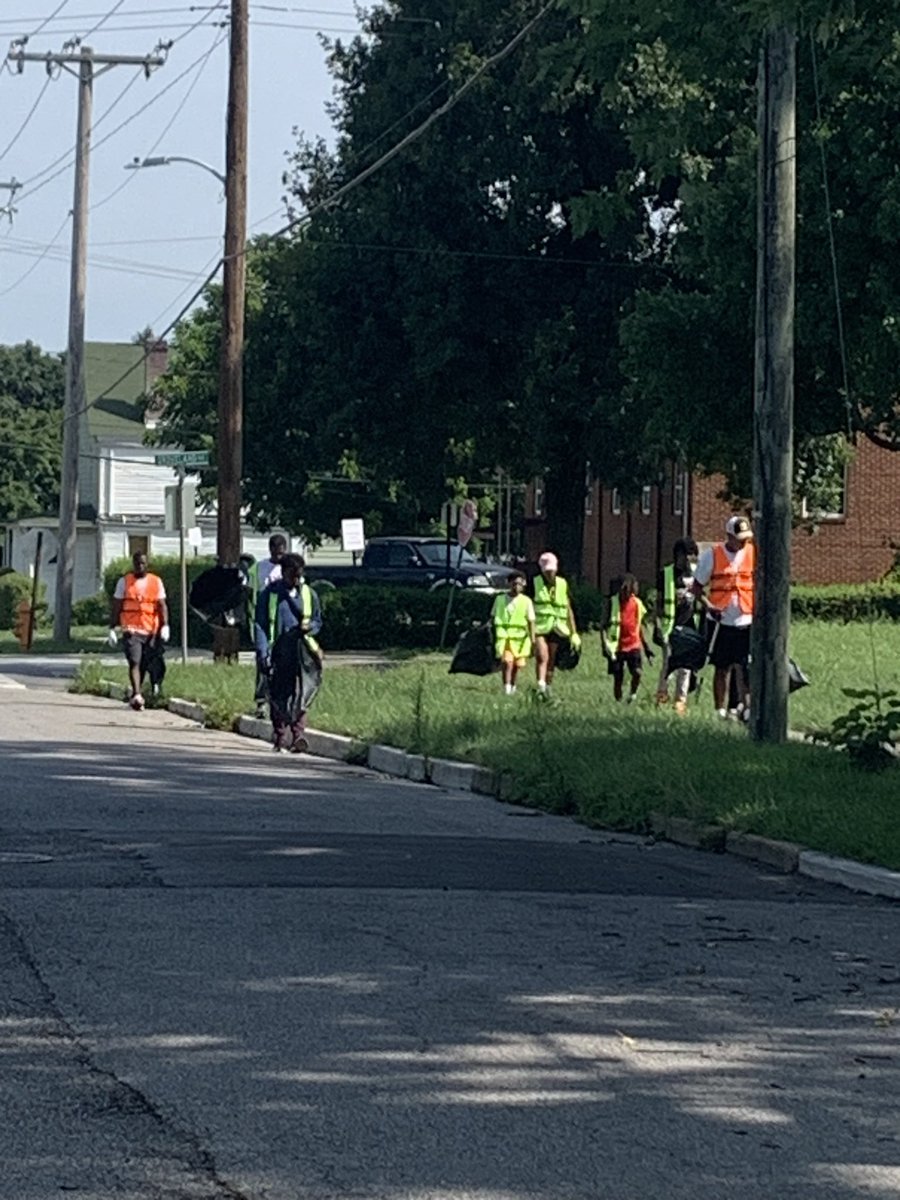 Stinnett_41st's tweet photo. Baltimore Clean Streets….

My student-workers of BCS and I braved the heat and had gone out cleaning up several NW communities. 

We strive to do our part in the community!!

#BaltimoreCleanStreets #WeAreBaltimore #BmoreUnited https://t.co/r7JdsTdOaE