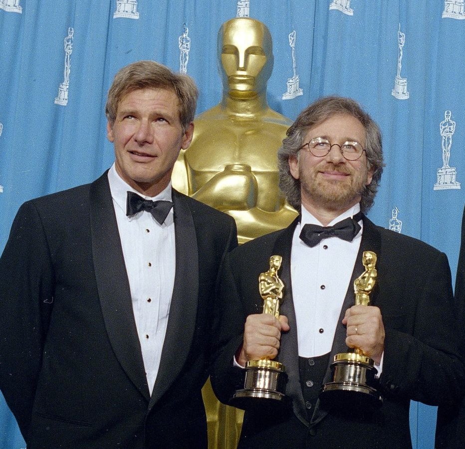 hfordarchive's tweet photo. Harrison Ford and Steven Spielberg at the Oscars (1994) https://t.co/R9CLamOhE0