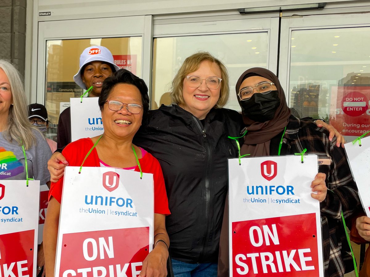 UniforTheUnion's tweet photo. 3,700 Metro workers are on strike for their fair share of Metro's record profits. 

This is history in the making.

Grocery store workers are bravely taking a stand again corporate greed.