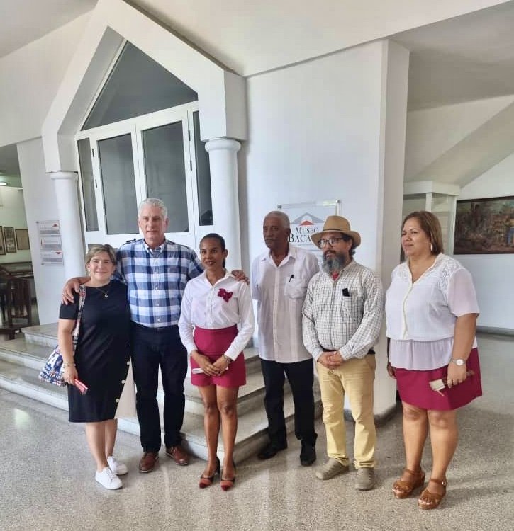 Hoy anduvimos con algunos de los más pequeños miembros de la familia por dentro de la historia de #SantiagodeCuba. 

Gracias a los conservadores de esta memoria que estremece. 

#70Moncada 🇨🇺❤